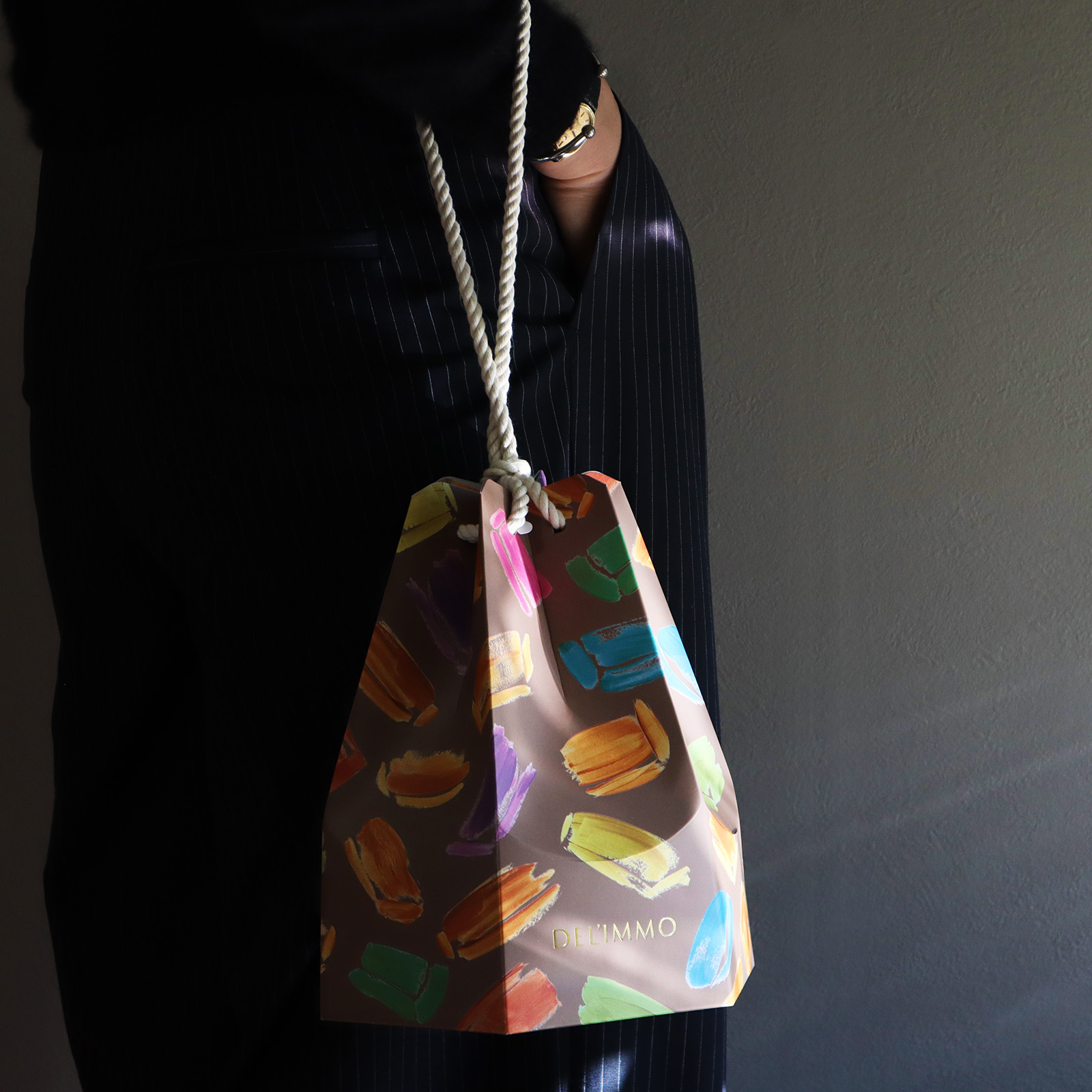 パティスリー＆カフェ「デリーモ」麻布台ヒルズ店限定ボックス パッケージデザイン1