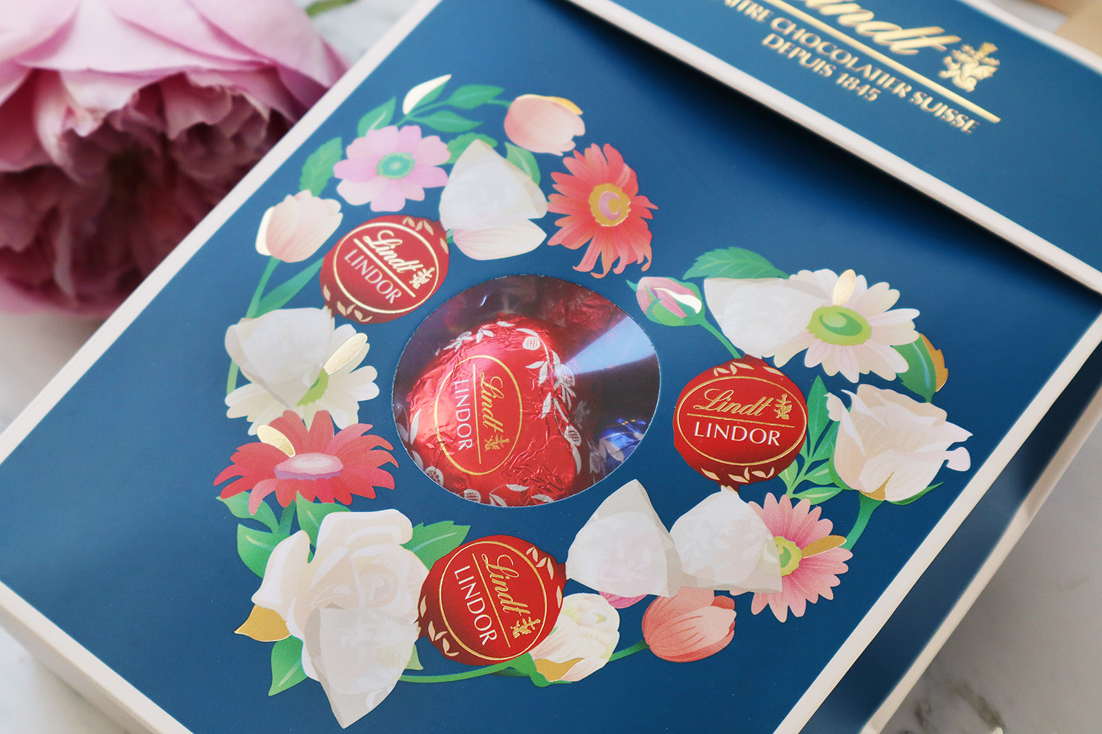 リンツ 2024バレンタインデーコレクション パッケージデザイン_12